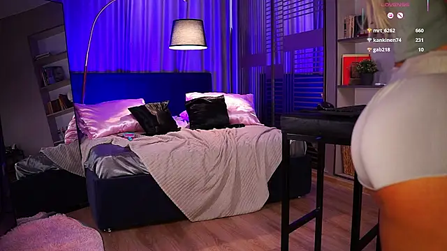 Nikki__Amour: онлайн-секс-чат