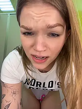 StreetSquirtn Live XXX chat