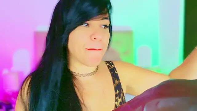 CharlootteEvans' Live XXX Chat