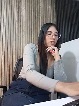 Valk_submissive's Live XXX Chat