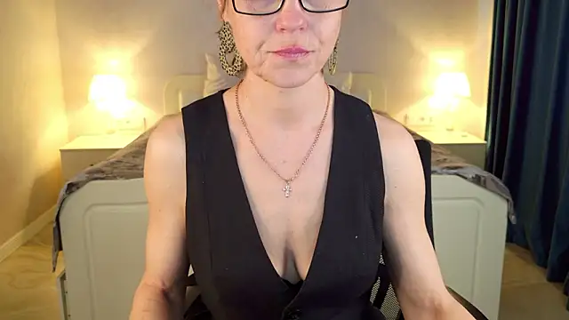 LioraWeiss' Live XXX Chat