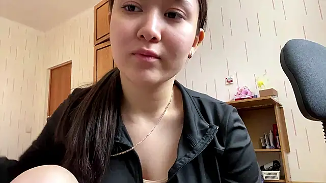 YourMiIa: απευθείας συνομιλία ΧΧΧ