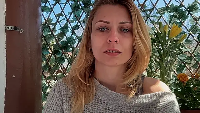 karo123421 Adlı Modelin Canlı XXX Sohbeti