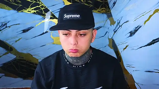 Chat +18 de Kevin22_222 ao vivo