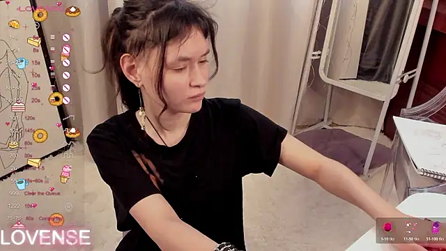 Emily_Strikeee's Live XXX Chat