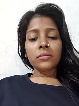 Nilu_XXX: διαδικτυακό σόου στην κάμερα