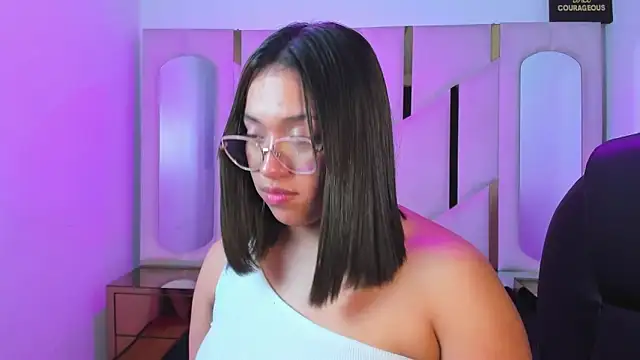 IsabellRodriguez18's Live XXX Chat