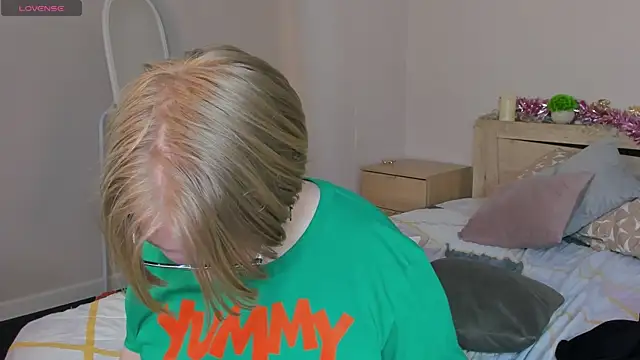 Chat +18 de Lauraaa_Smith ao vivo