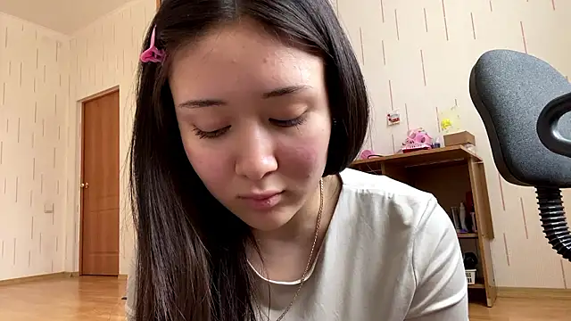 YourMiIa: онлайн-секс-чат