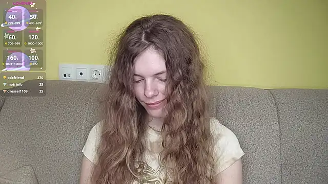 Онлайн чат XXX RayaNenlia