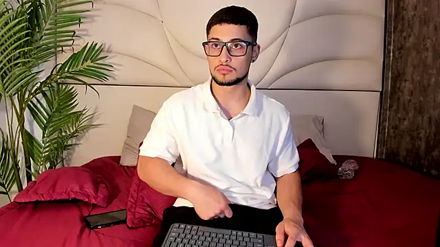 valenssio_moretti Adlı Modelin Canlı XXX Sohbeti