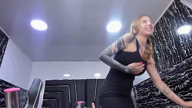 Ladyy_Scarlett's Live XXX Chat