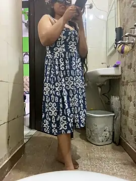 adhya007: απευθείας συνομιλία ΧΧΧ