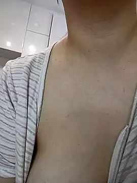 Emi_hot1: онлайн-секс-чат