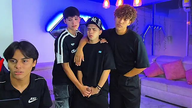 Houseofwarrios Show in webcam