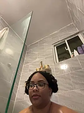 Chaniita: διαδικτυακό σόου στην κάμερα