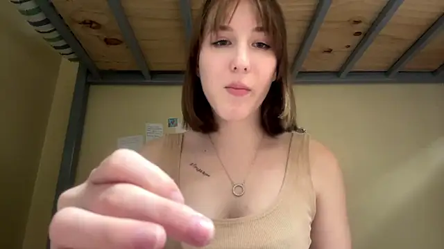 AquilineOritesのライブXXXチャット