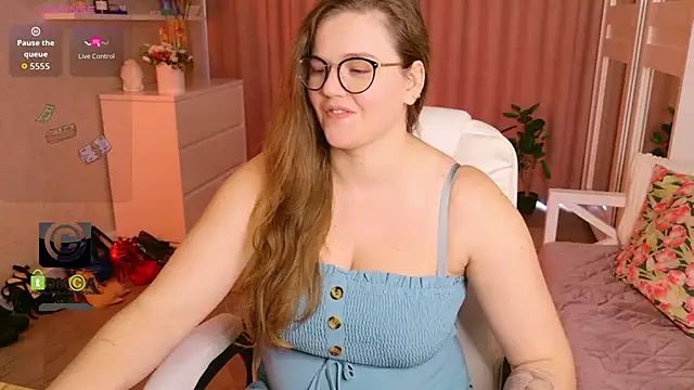 KellyKleine live XXX chat