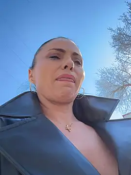 KimKelly13 élő XXX-chatje