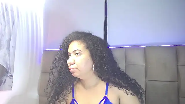 Kristynsmith élő XXX-chatje