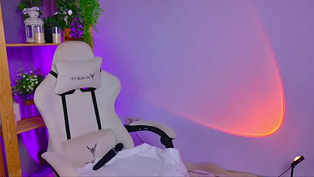 ElenaMonroe élő XXX-chatje