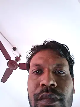 BlackBoy_Kolkata: διαδικτυακό σόου στην κάμερα