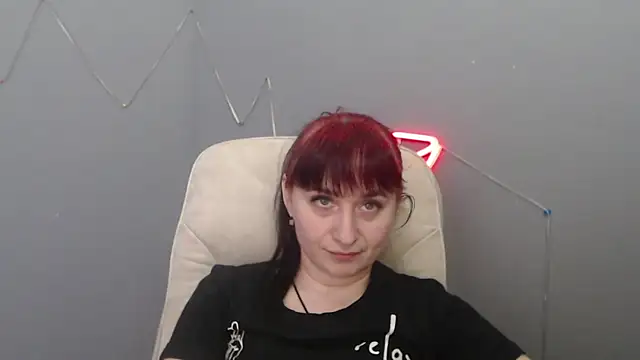 NinaFlawlees Show in webcam