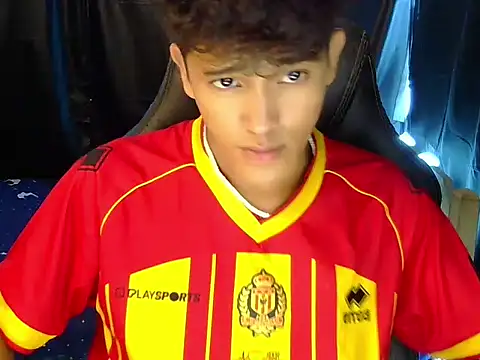 hugekenbigcock Adlı Modelin Canlı XXX Sohbeti