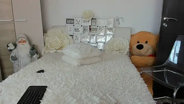 sweetemy4u Show in webcam