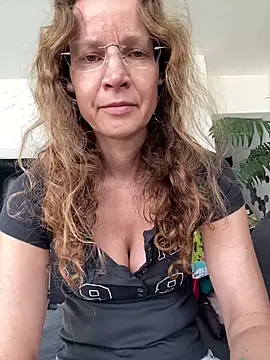 AnnikaRose Adlı Modelin Canlı XXX Sohbeti