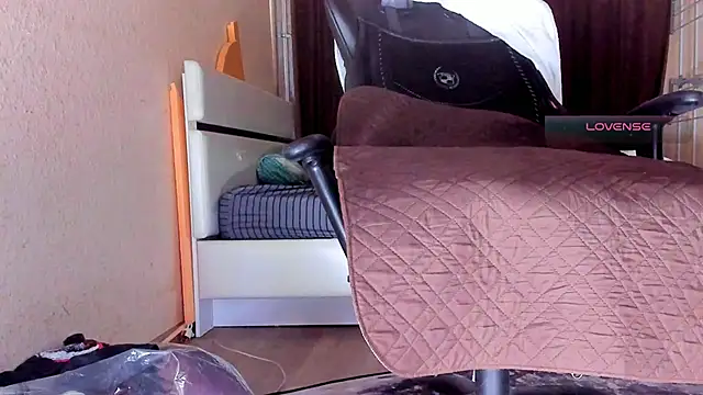 Cameltoe_squirt_inPants 现场XXX聊天