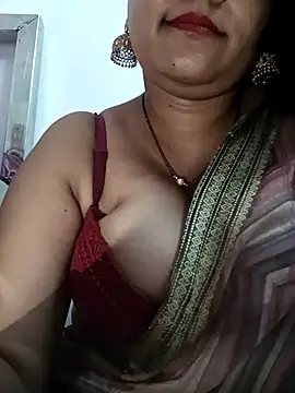 Show modela Nyra-23 na web-kameri