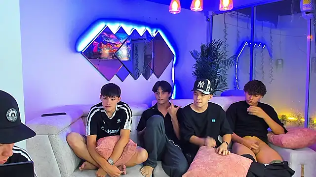 Houseofwarrios Show in webcam