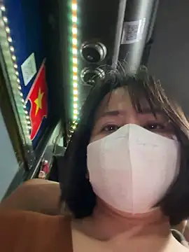 May-Squirt 网络视讯表演