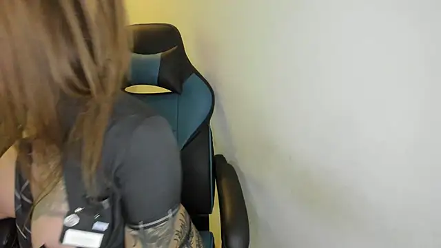 Scarbadgirl_ élő XXX-chatje