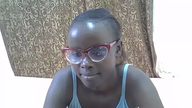 ThiqDoll_ élő XXX-chatje