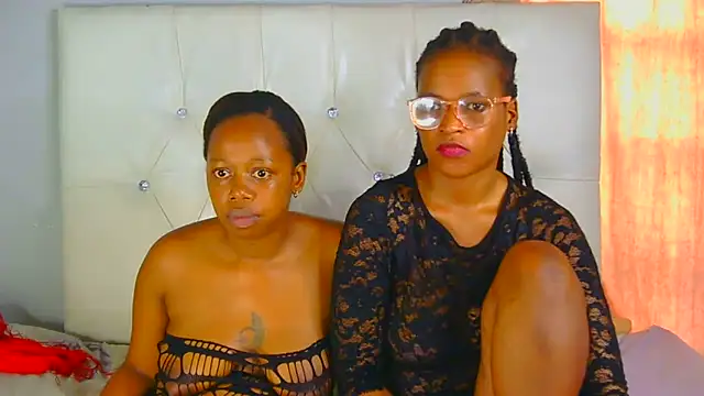 Chatroom XXX en direct de AfricanSquirtMachine