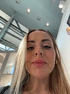 EmaSalis' Live XXX Chat