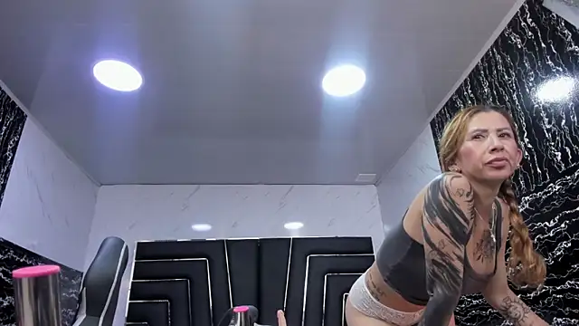 Ladyy_Scarlett élő XXX-chatje