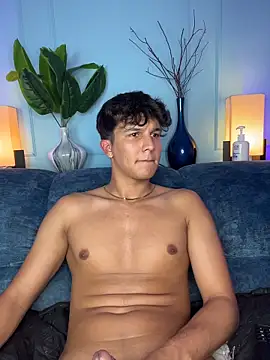 Leo_Savage_ Show Webcam