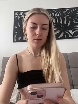 Chatroom XXX en direct de petite_poppy_xox