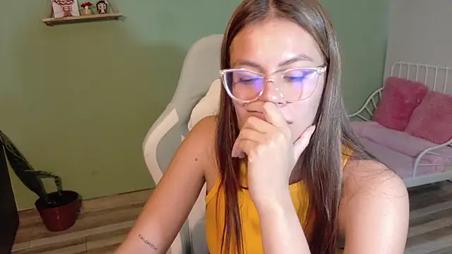 Emerald_Sparkles_ Chat XXX in diretta