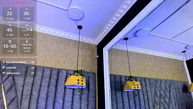 SkylerBloomm élő XXX-chatje