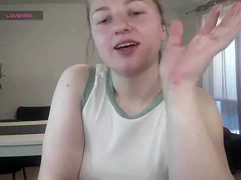 KittyAda1212のライブXXXチャット