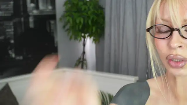 دردشة LanaReals الجنسية المباشرة