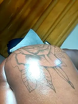 Hugemassivebootie: онлайн-секс-чат