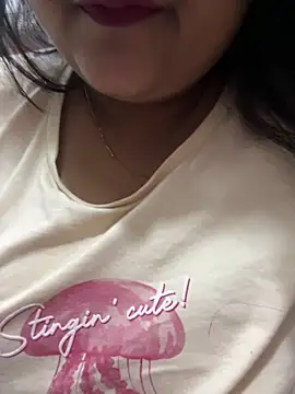 radhikkaa Adlı Modelin Canlı XXX Sohbeti