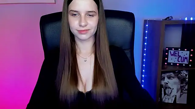 LuxMaya live XXX chat