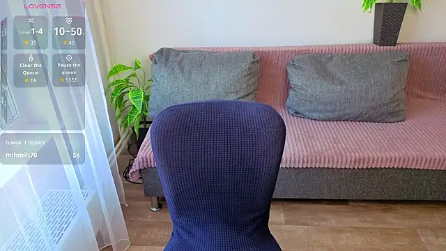 MonikaFoxys live XXX chat