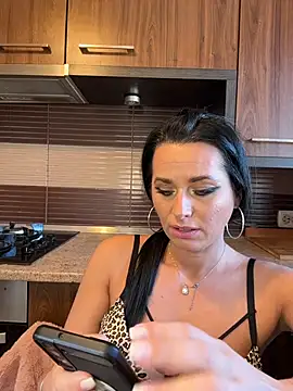 Hotmomcheckk_のライブXXXチャット